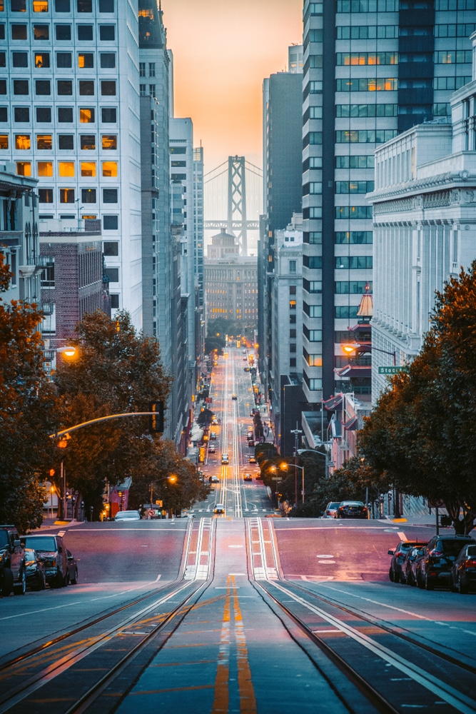 Classic,View,Of,Downtown,San,Francisco,With,Famous,Oakland,Bay