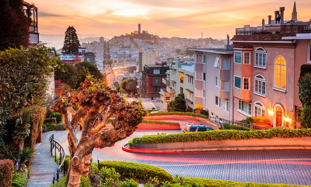 Famous,Lombard,Street,In,San,Francisco,At,Sunrise